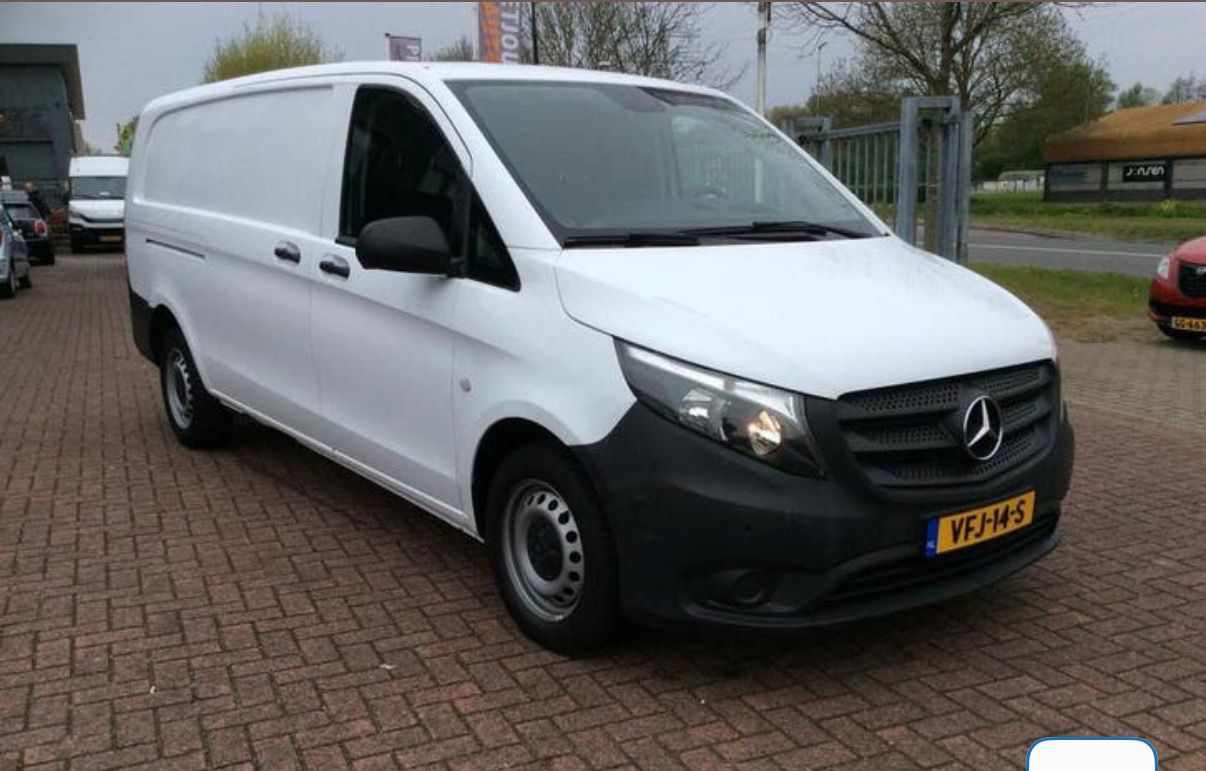 Bedrijfsbus van Martis Dakonderhoud